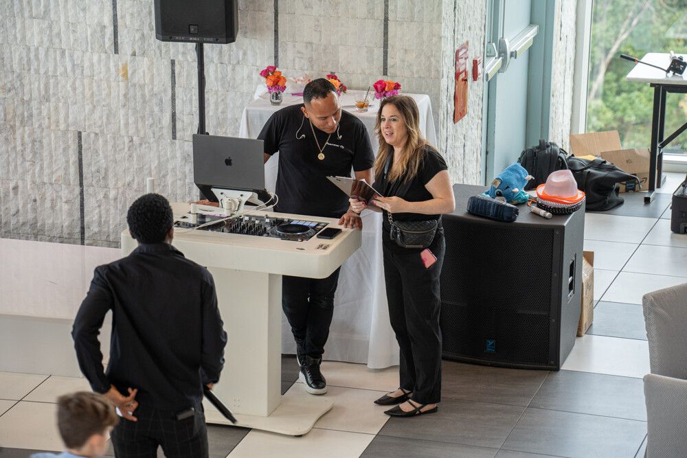 Lisa Ivler going over the timeline with the DJ at setup