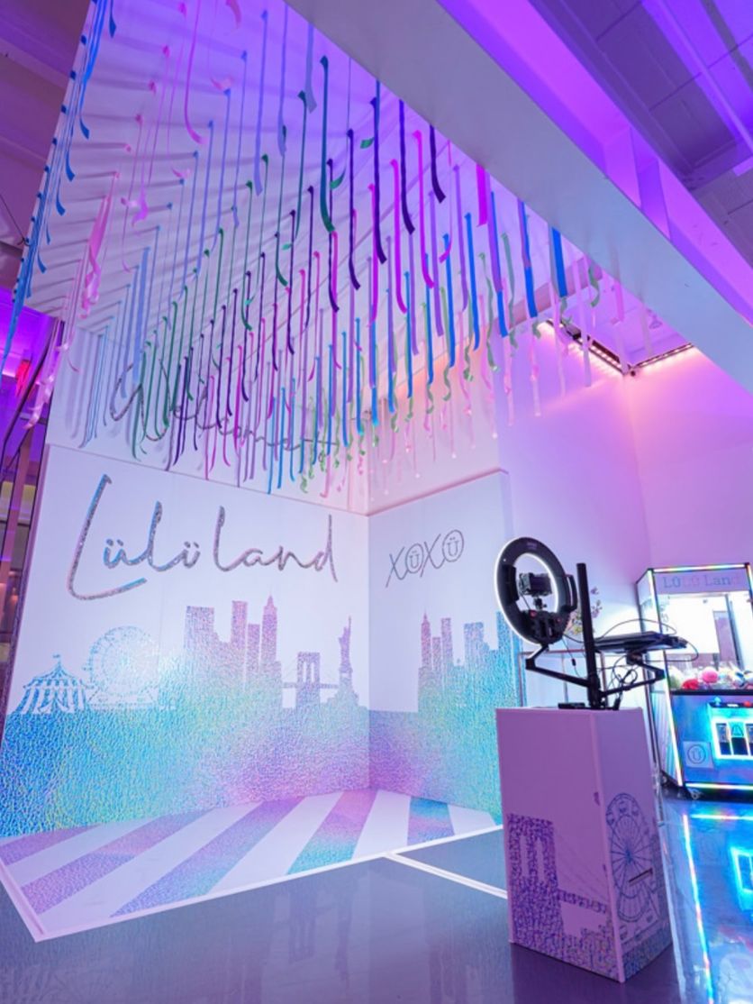 Bat mitzvah room at Lavan with a New York skyline mural and lavender lighting